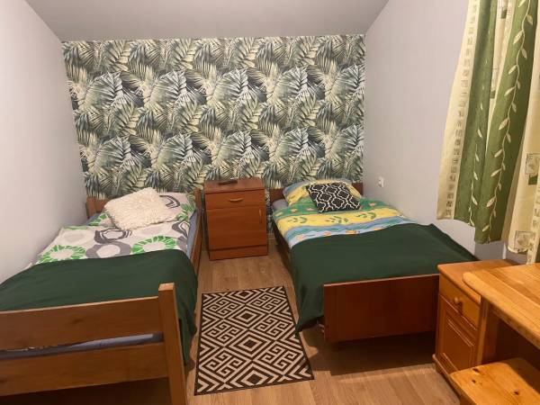 Pokój z dwoma pojedynczymi łóżkami